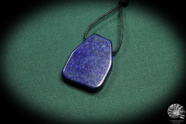 Lapis lazuli (4450) a gem from minerals from South Asia | Nature jewelry | From Minerals