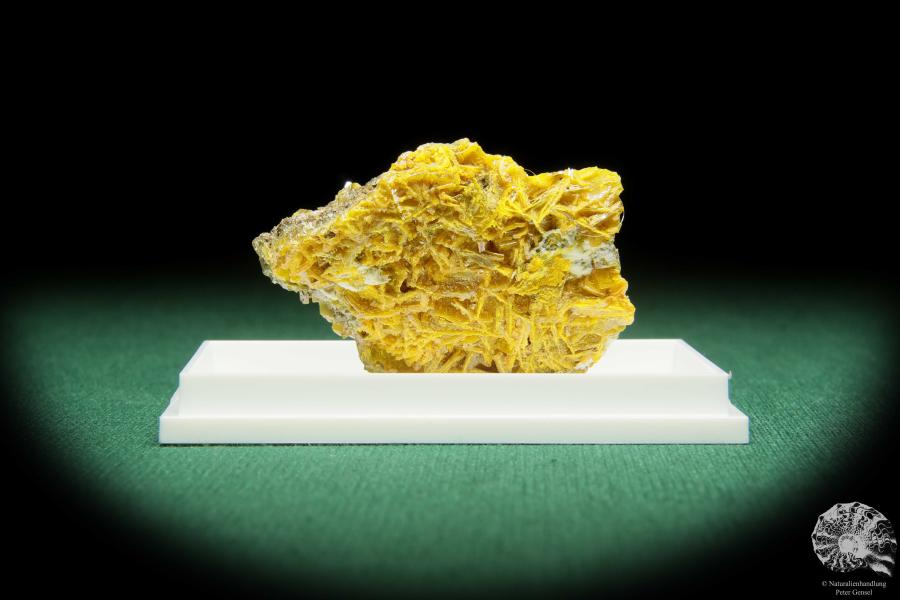 Wulfenite XX (16855) a mineral from Slovenia | Minerals | Global