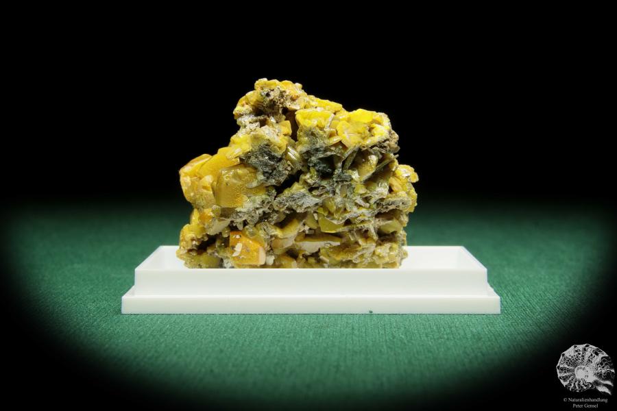 Wulfenite XX (16858) a mineral from Slovenia | Minerals | Global