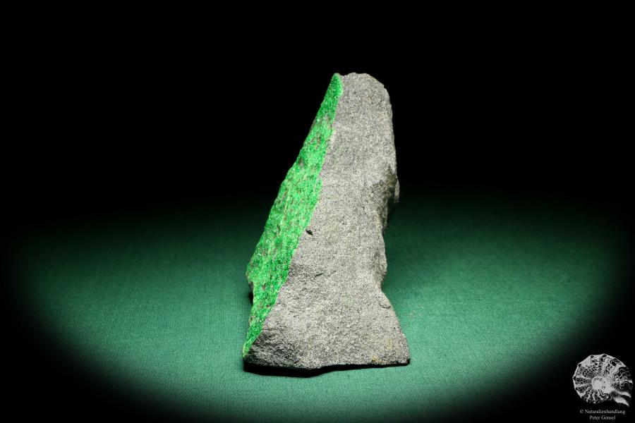 Uvarovite (19657) a mineral from Russia | Minerals | Global