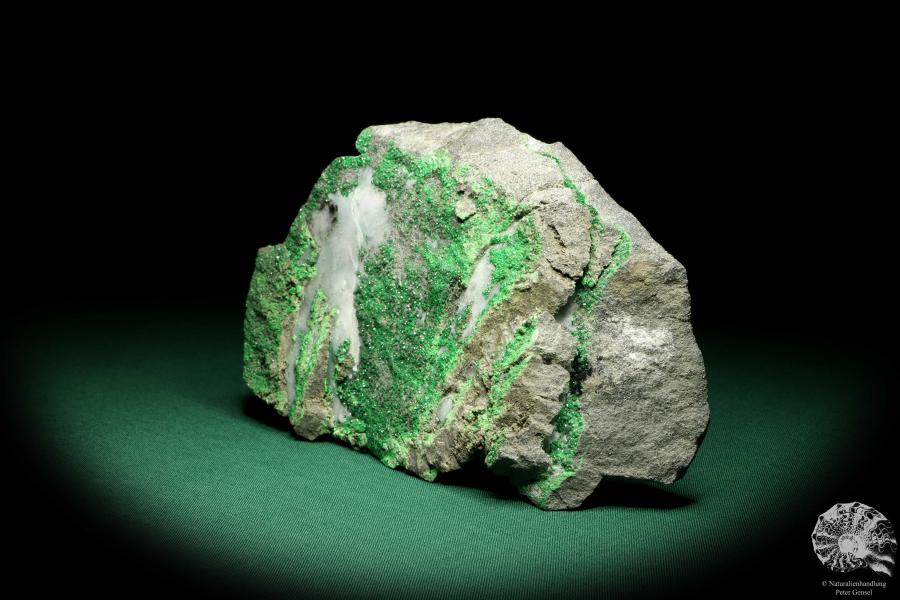 Uvarovite (19660) a mineral from Russia | Minerals | Global