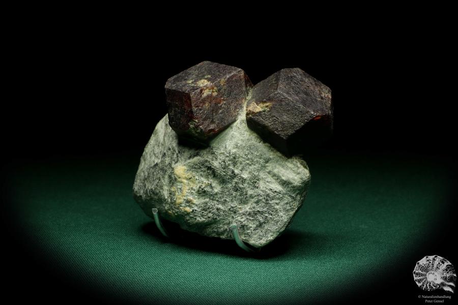 Almandin XX (20109) ein Mineral aus Österreich | Mineralien | Weltweit