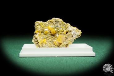 Wulfenite XX (16855) a mineral from Slovenia | Minerals | Global